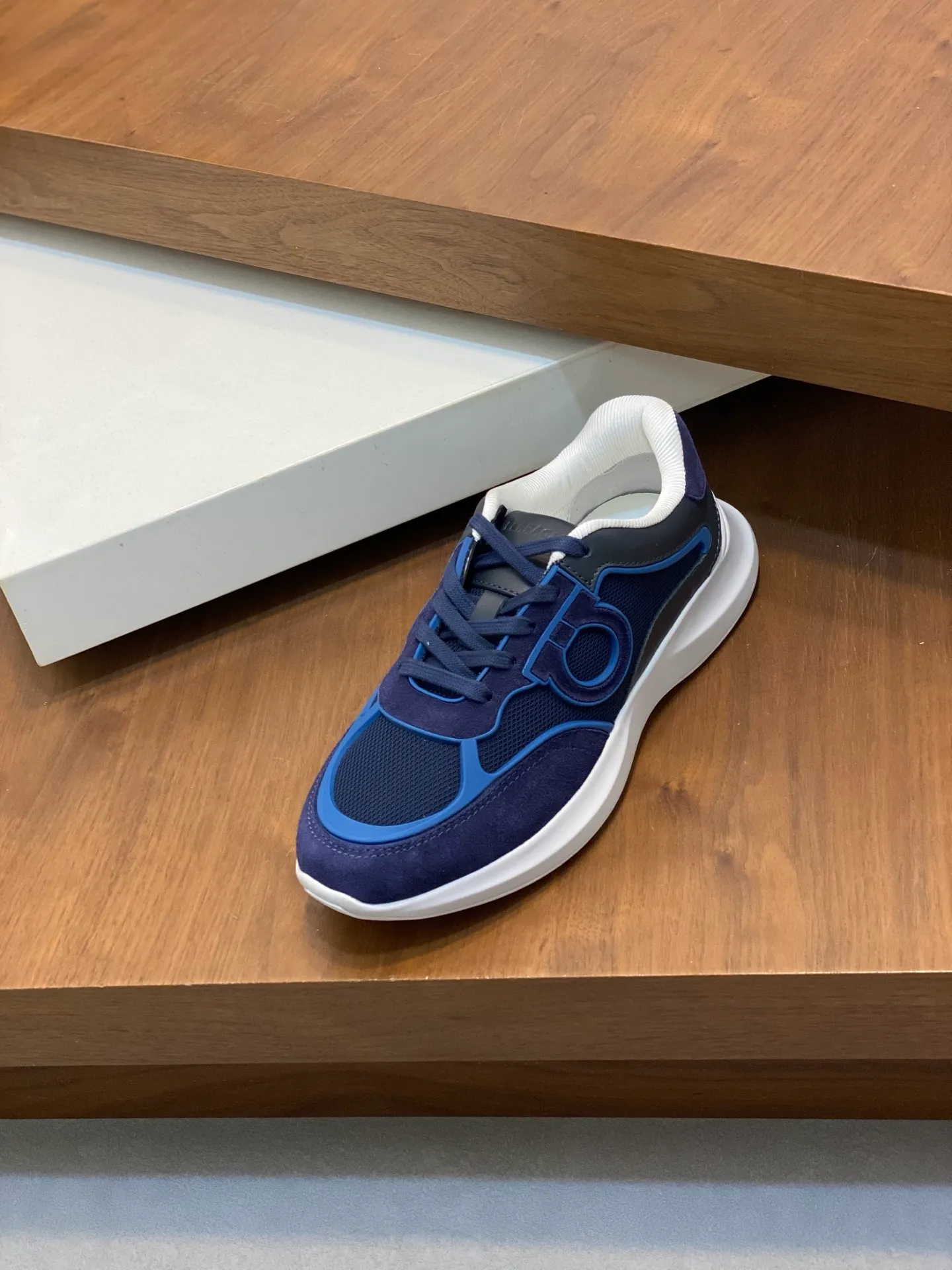 Men's men's shoes 💰700 [Ferragamo] Ferragamo - High-end quality original order - Upper: original cow suede leather with breathable mesh, brand logo sewn on the shoe body - Lining: brand canvas, foot pads; water-dyed cowhide - Outsole: rubber outsole - Super high quality control·Fine workmanship: Prominent (high-end·luxury·grade) Size: 38-44 (38 45, can be customized)